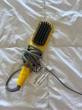 Drybar The Brush Crush Heated Straightening Brush